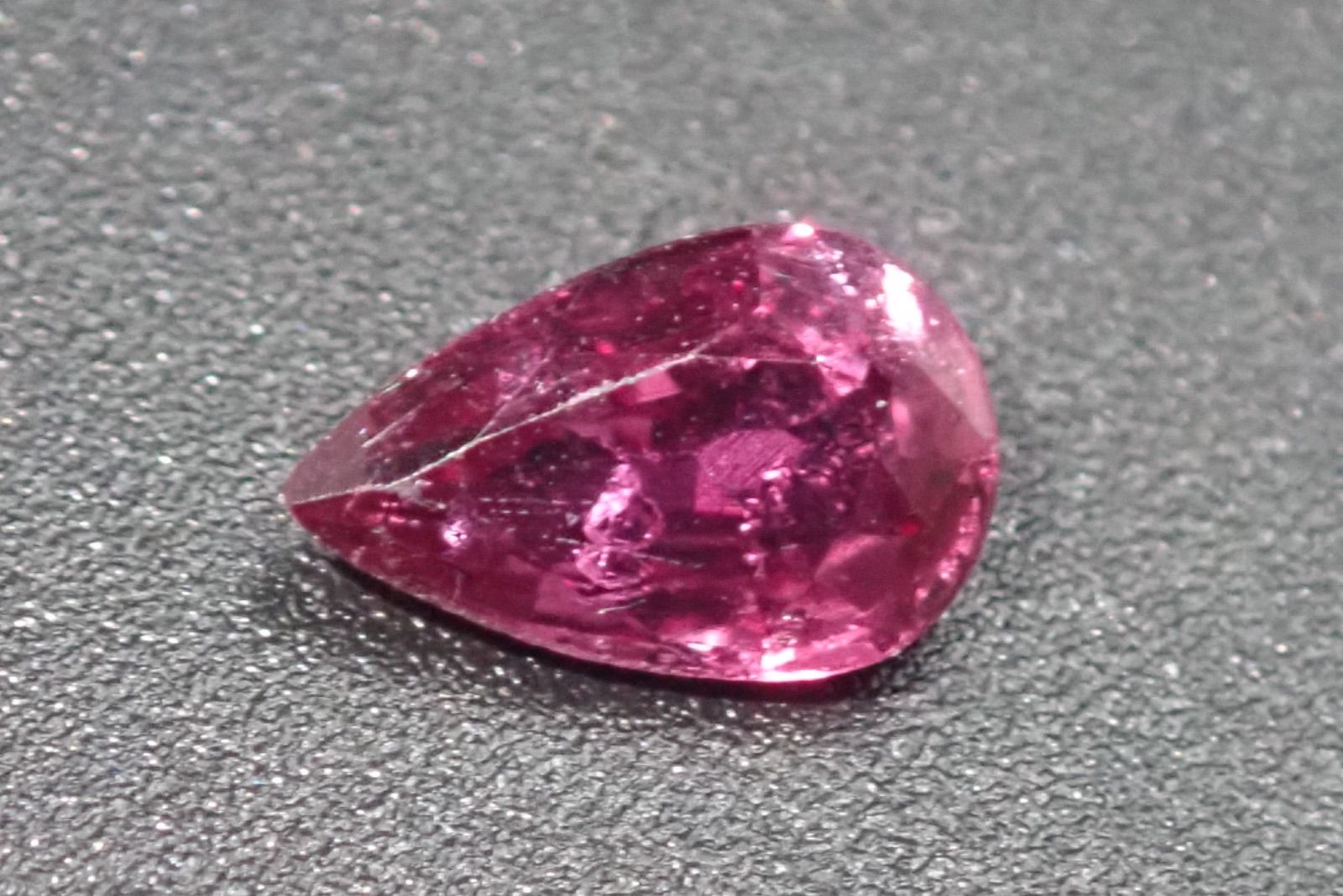 天然ルビー 0.554ct 約4×7mm ソーティング付き！
