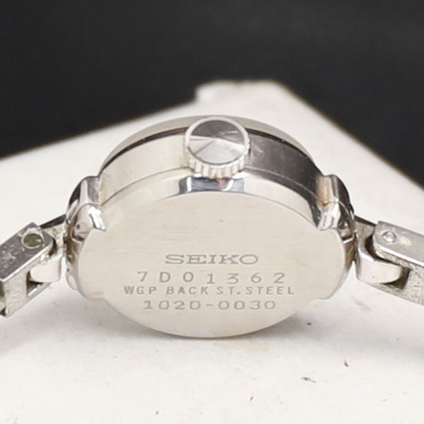 【希少品　美品　新品電池】3323　SEIKO　レディース腕時計　シルバー　金 セイコー レディース 時計 ソーラー シルバー×ゴールド STPX033 (SEIKO