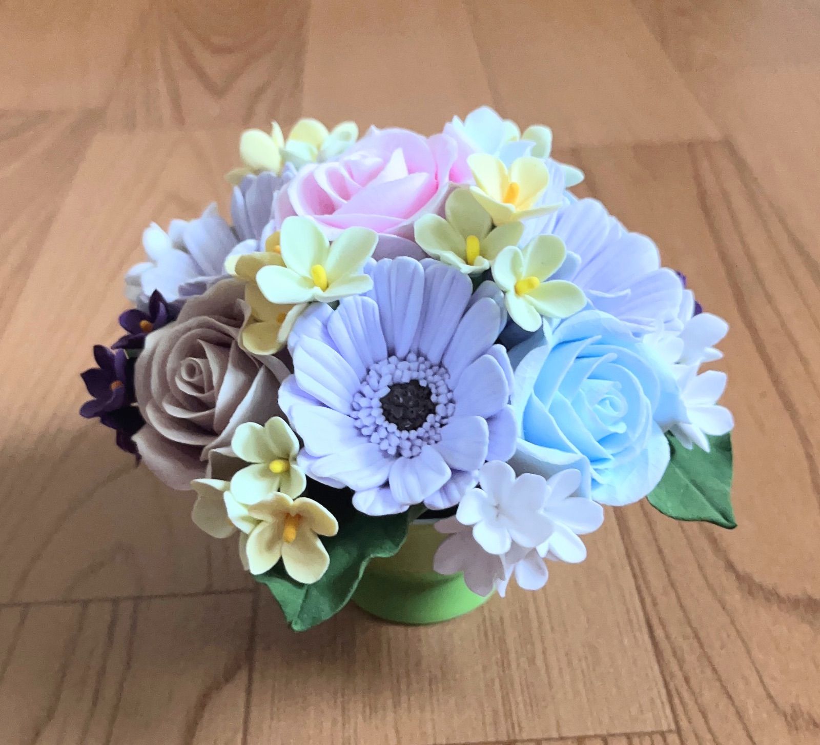 ハンドメイド　クレイフラワー　アレンジメント クレイフラワー・アレンジメント(A-4) - メルカリ