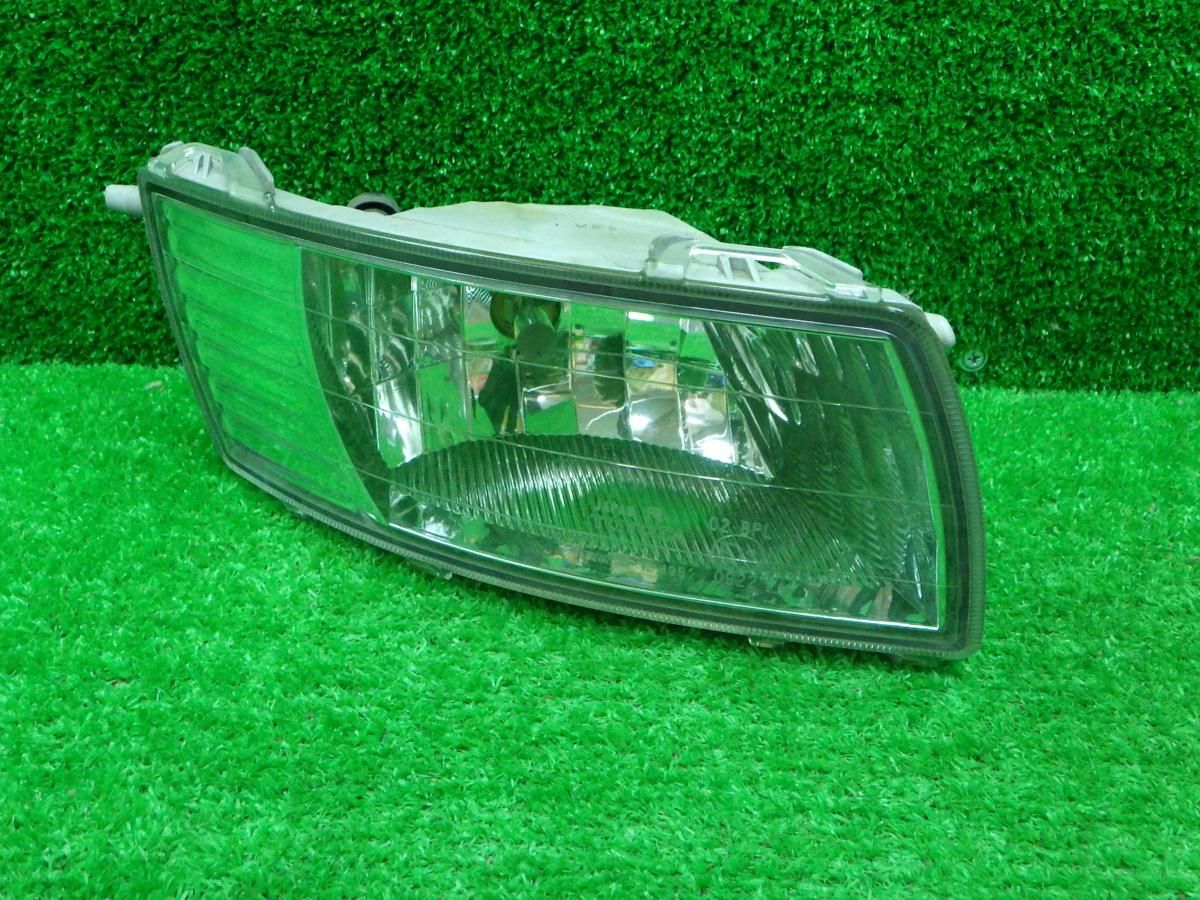 トヨタ　20アルファード　前期　Xグレード　右フォグランプ　180404059