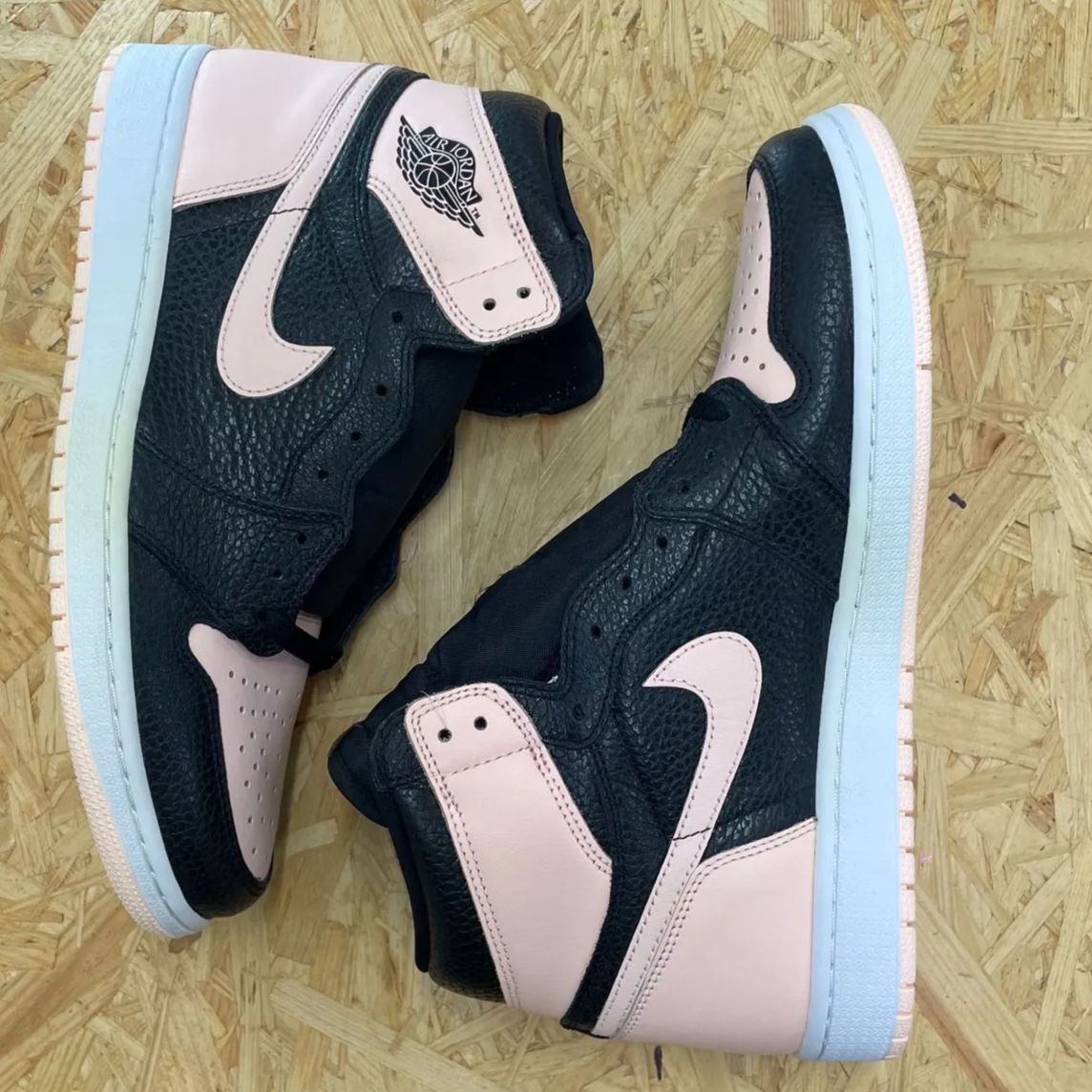 NIKE AIR JORDAN 1 RETRO HIGH OG CRIMSON TINT ナイキ エアジョーダン 1 レトロ ハイ クリムゾン  ティント 黒 ピンク 28cm 555088 081 - メルカリ