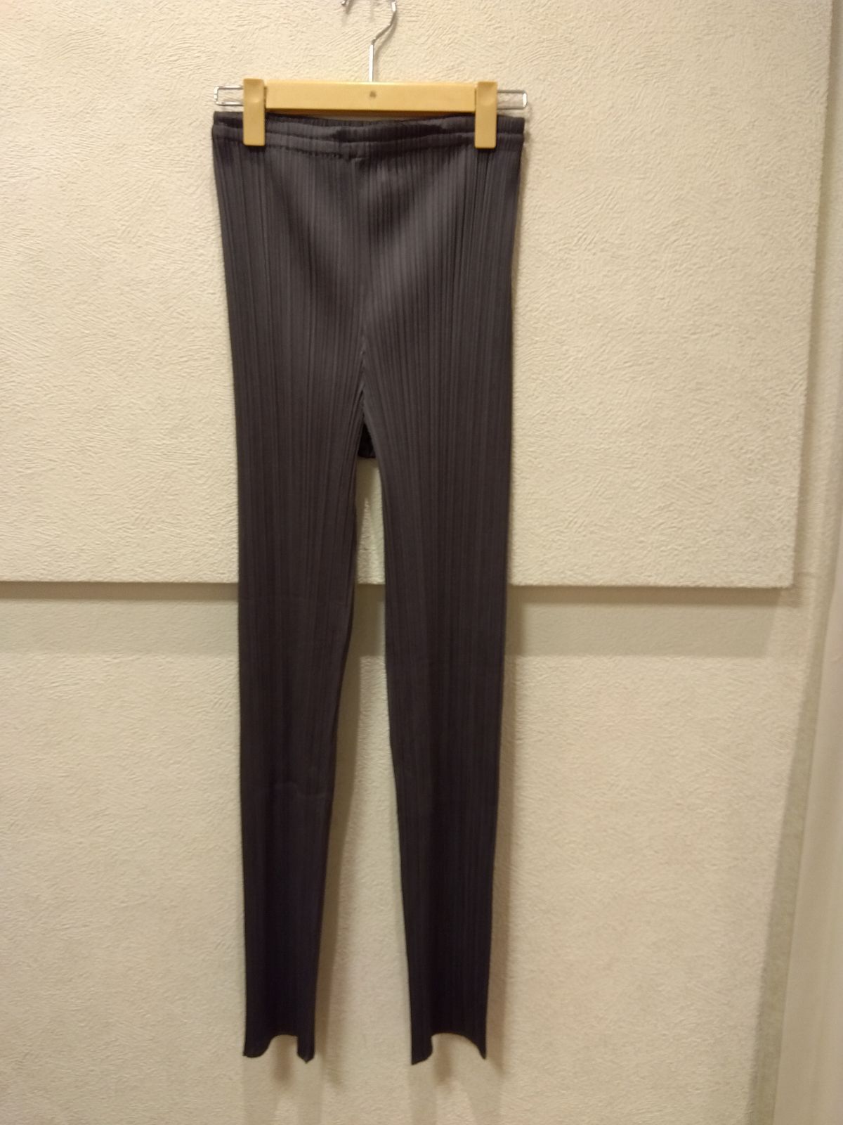 M4 プリーツプリーズ イッセイミヤケ パンツ グレー サイズ4