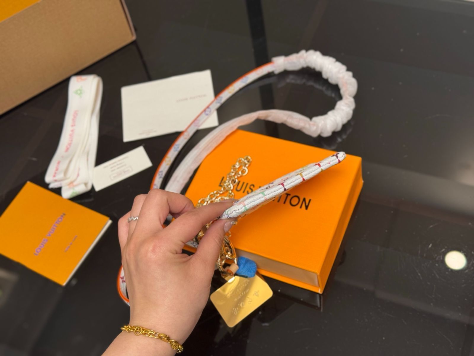 【フラワーチャームが◎ /コーラル】Louis Vuitton カードケース 新着 ルイ・ヴィトン × 村上隆 カタログ｜ルイ・ヴィトン 公式サイト
