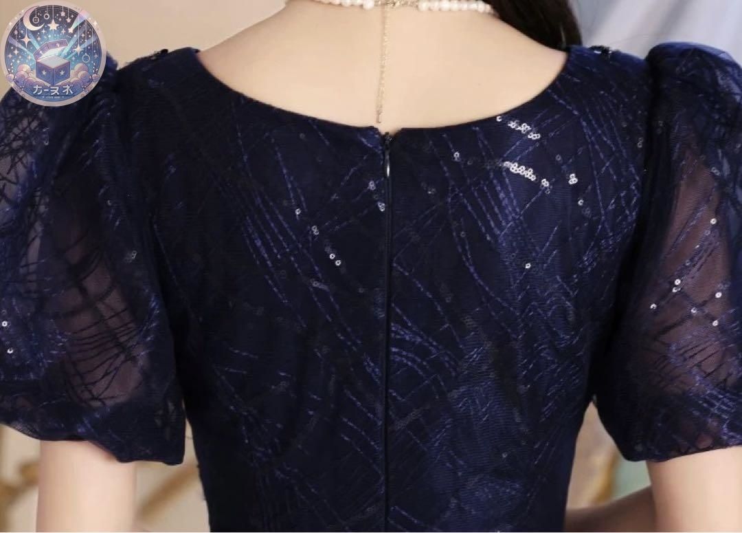 新品未使用 小花柄の様な可愛いデザインのパフスリーブ