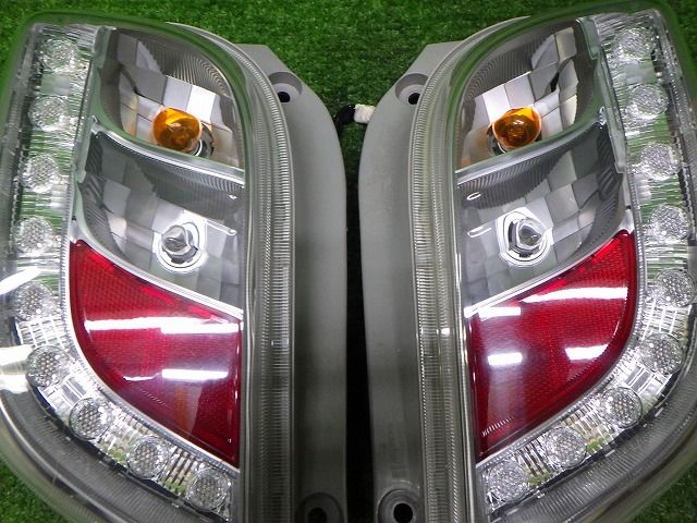 ダイハツ 即決 ミライース LA300S/310S 純正 左 テール ライト