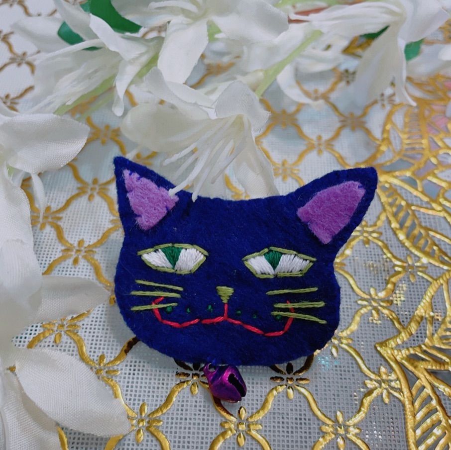 刺繍　猫　ブローチ　ハンドメイド 58.ねこ刺繍ブローチ ハンドメイド 長毛の白猫の通販 by