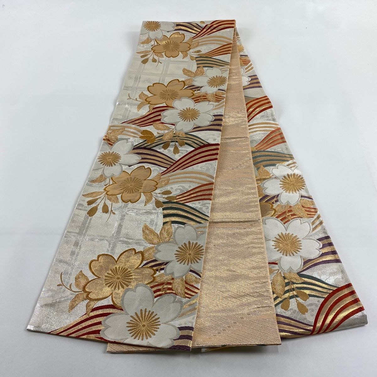 袋帯 秀品 桜 波 箔 唐織 灰白 六通 正絹 【中古】 - メルカリ 袋帯 秀品 桜 波 箔 唐織 灰白 六通 正絹 【中古】 - メルカリ
