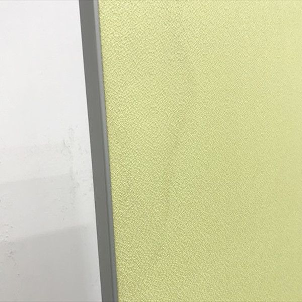 イエロー