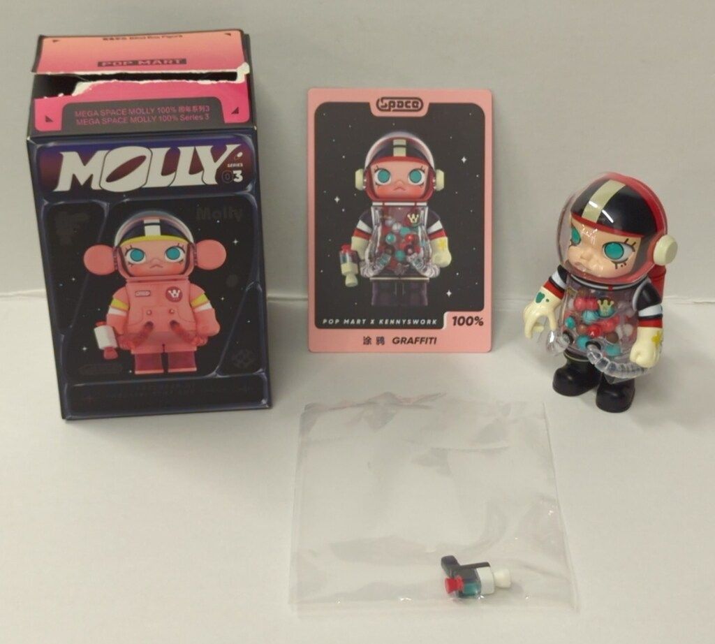 POP MART MEGA SPACE MOLLY 100% Series 3 Kennyswork Heartfelt POP MART MEGA SPACE MOLLY 100% Series 3 Kennyswork Heartfelt