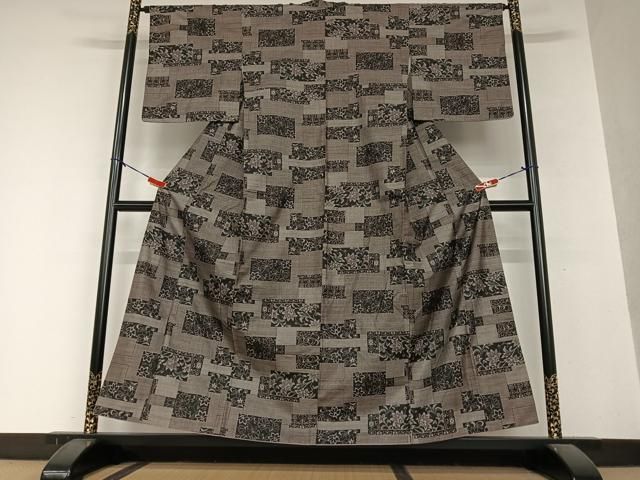 本場大島紬　単衣　茶泥　９マルキ　横段花文様　正絹 kimonochidori_3-0081