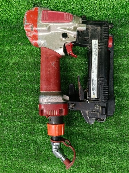 ＭＡＸ　エヤータッカー　エアー漏れ無し。 ☆中古品☆MAX マックス 高圧 ステープル用エアネイラ HA-R25⁄1025J 肩