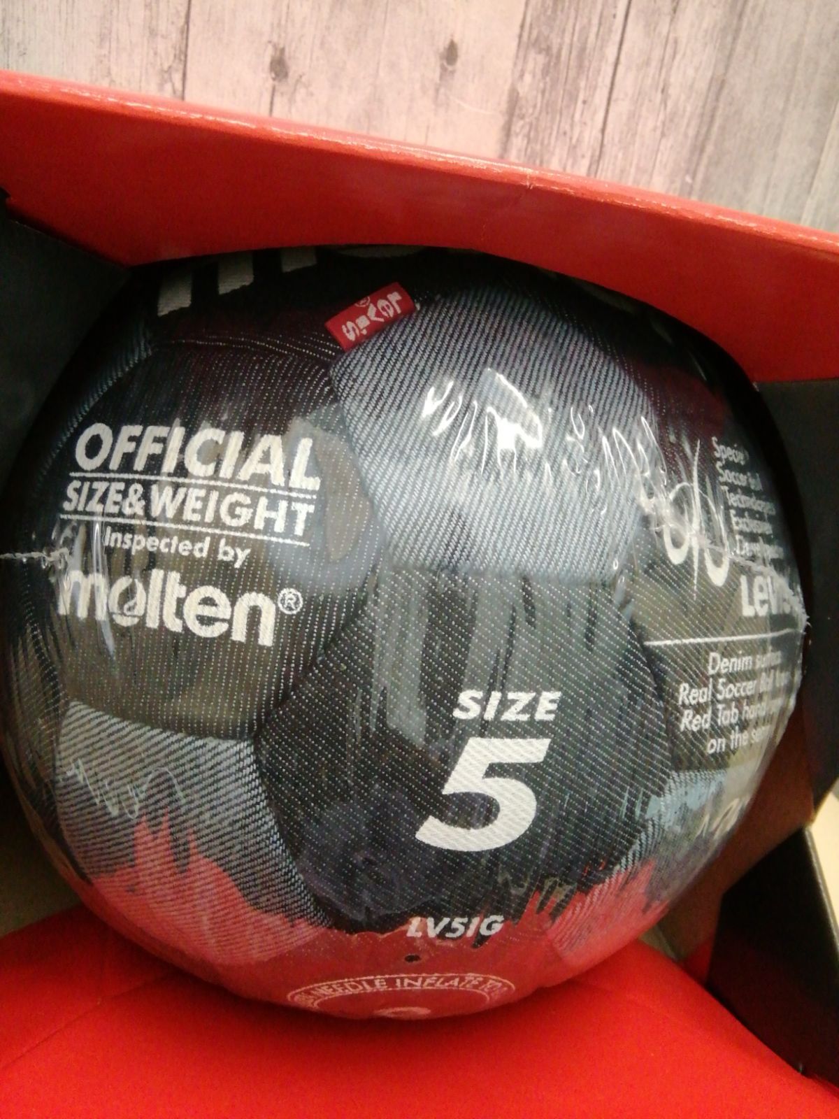 サッカーボールのmoltenとLevisのコラボ 【公式通販】
