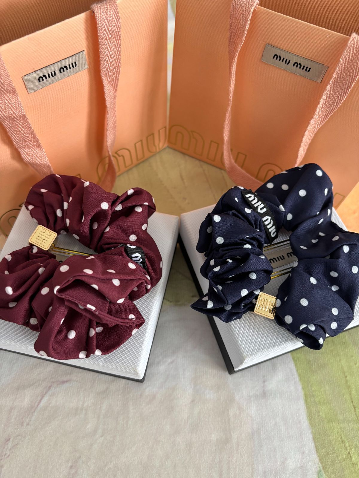 可愛 超美品【MiuMiu】ミュウミュウ ドット シュシュ - メルカリ