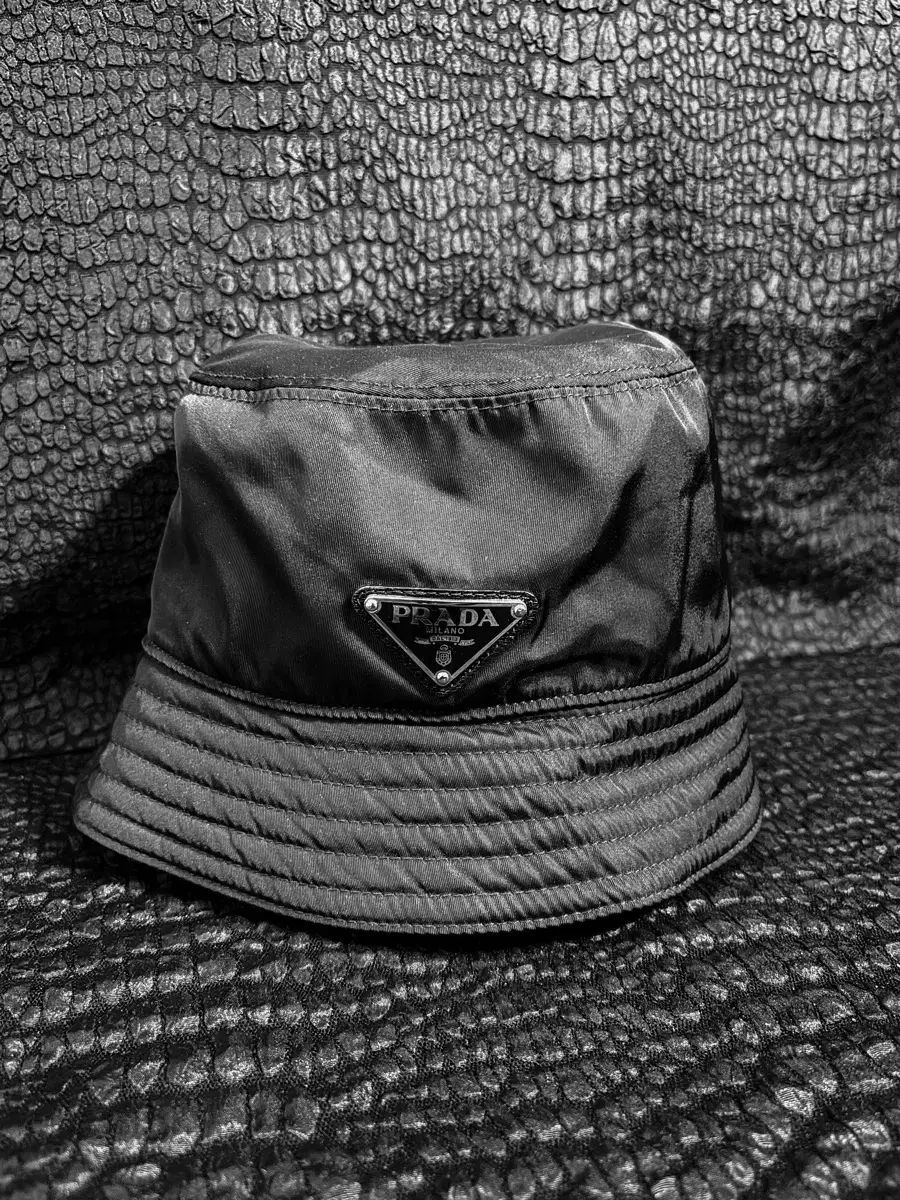 Prada プラダ ブラック バケットハット