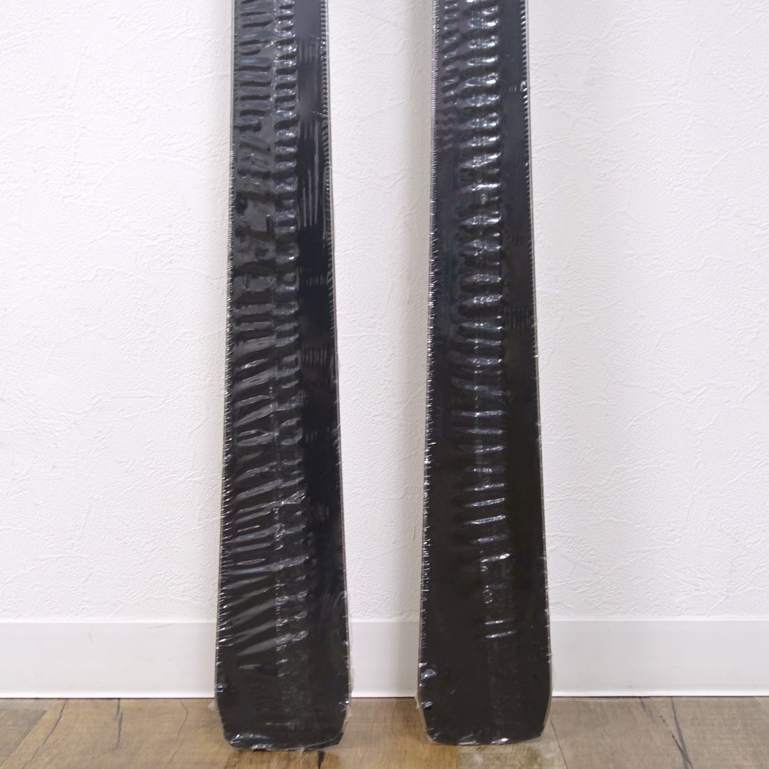 未使用 フィッシャー FISCHER V.R.S Revolution 93 180cm センター 63ｍｍ カービング スキー板 アウトドア 未使用 フィッシャー FISCHER V.R.S Revolution 93 180cm