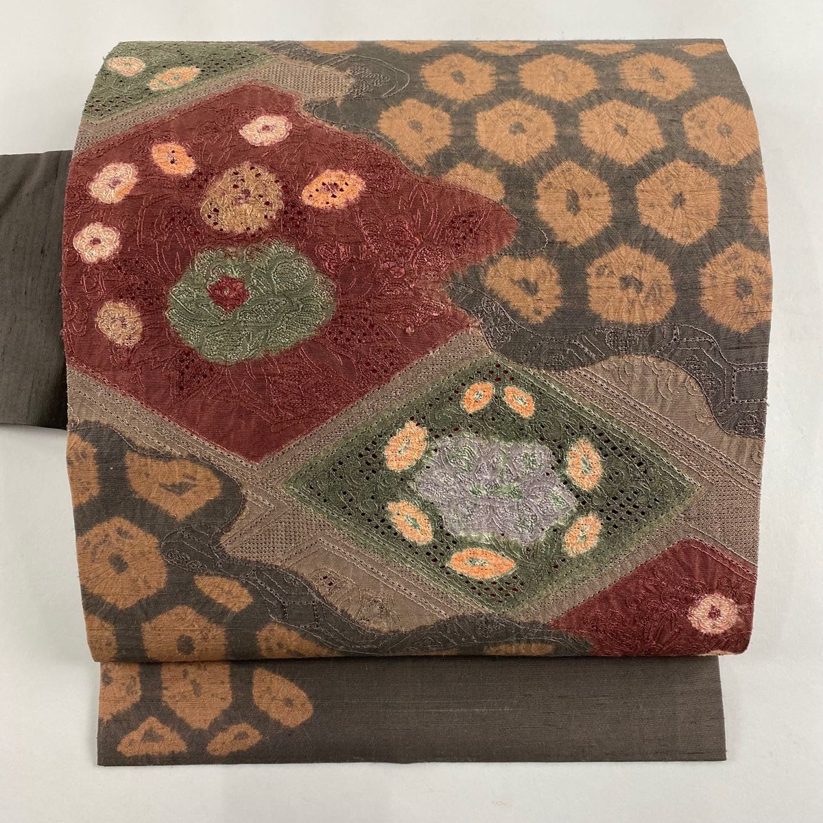 名古屋帯 秀品 紬地 草花 幾何学模様 刺繍 絞り 灰紫 正絹
