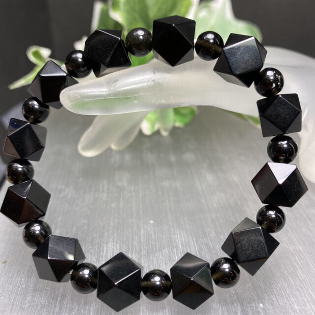 隕石テクタイト菱型ブレスレット❣️最高のエネルギーを高め - メルカリ 