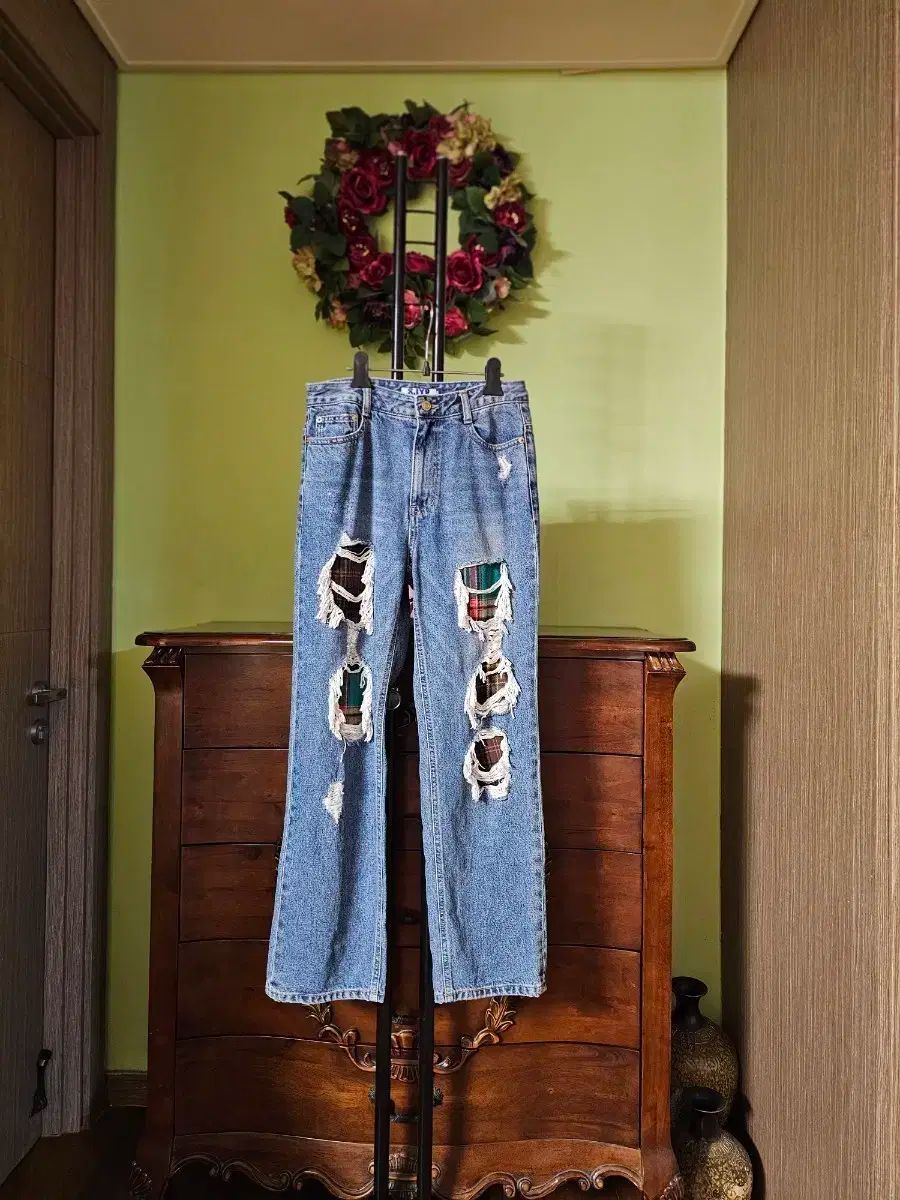 The HANDSOME SJYP パッチジーンズ 2020 年