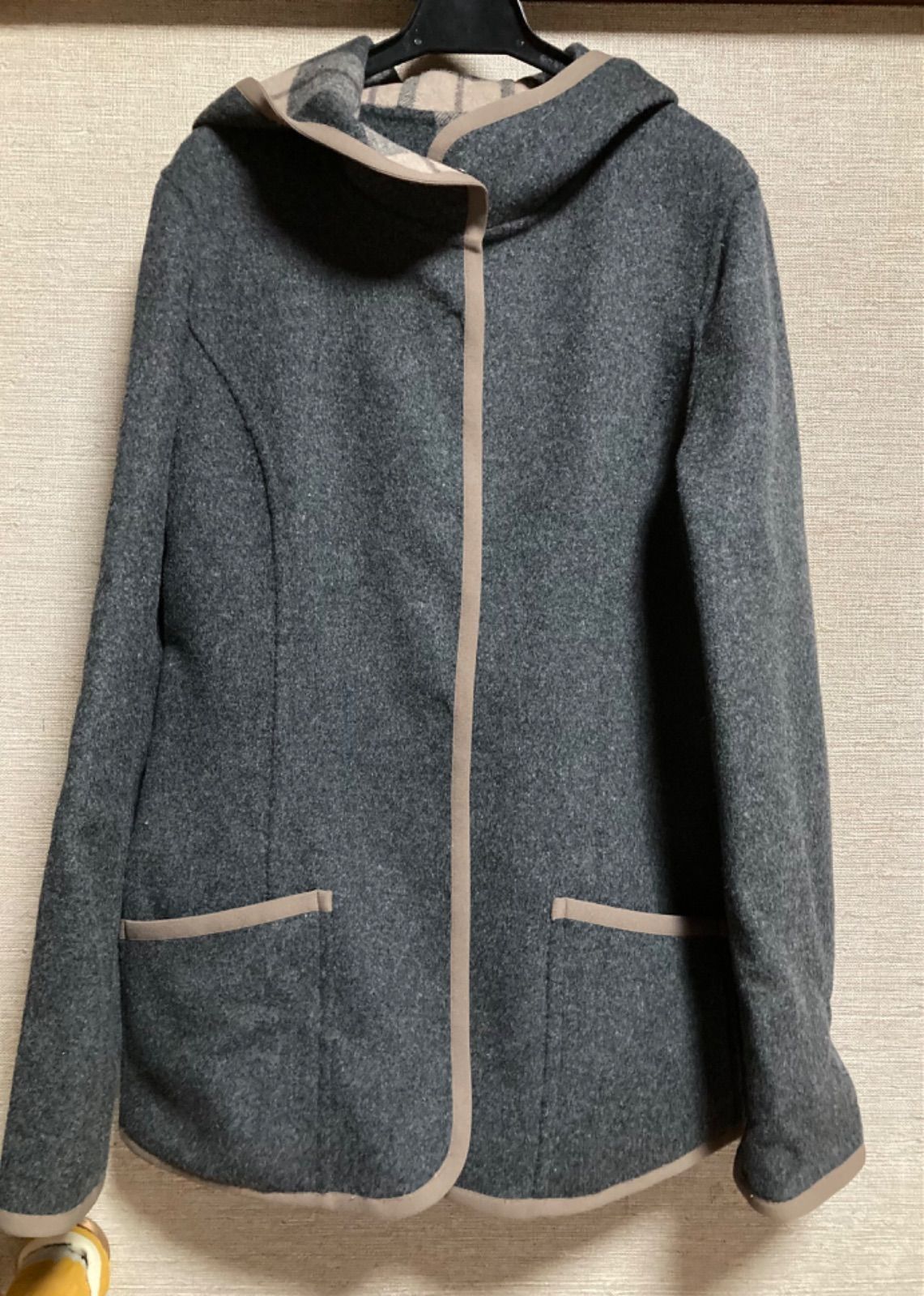 DAMA Collection リバーシブルのフーデッドコート カシミア混