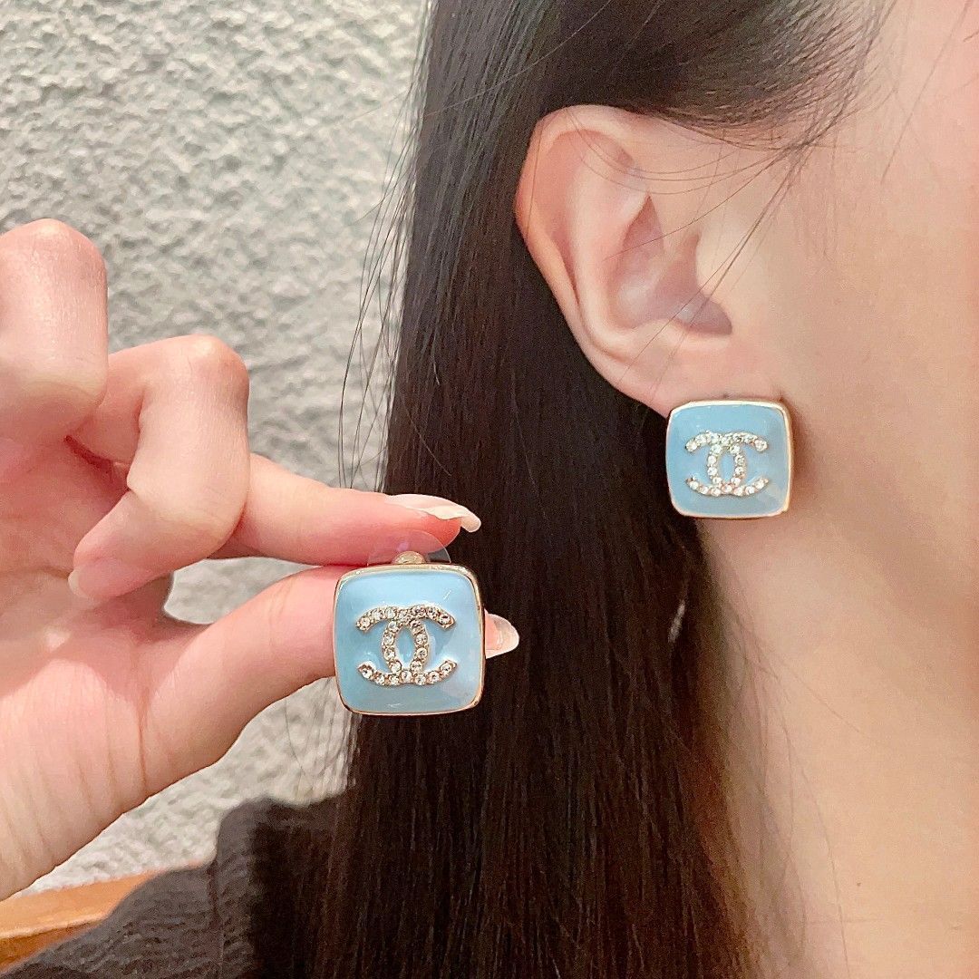 今日特価】Chanel ヴィンテージ ダブル C ピアス 送料無料！在庫