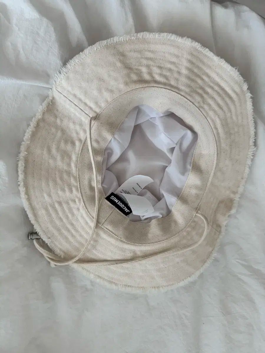 Jacquemus（ジャックムス) または ボブ アーティチョーク