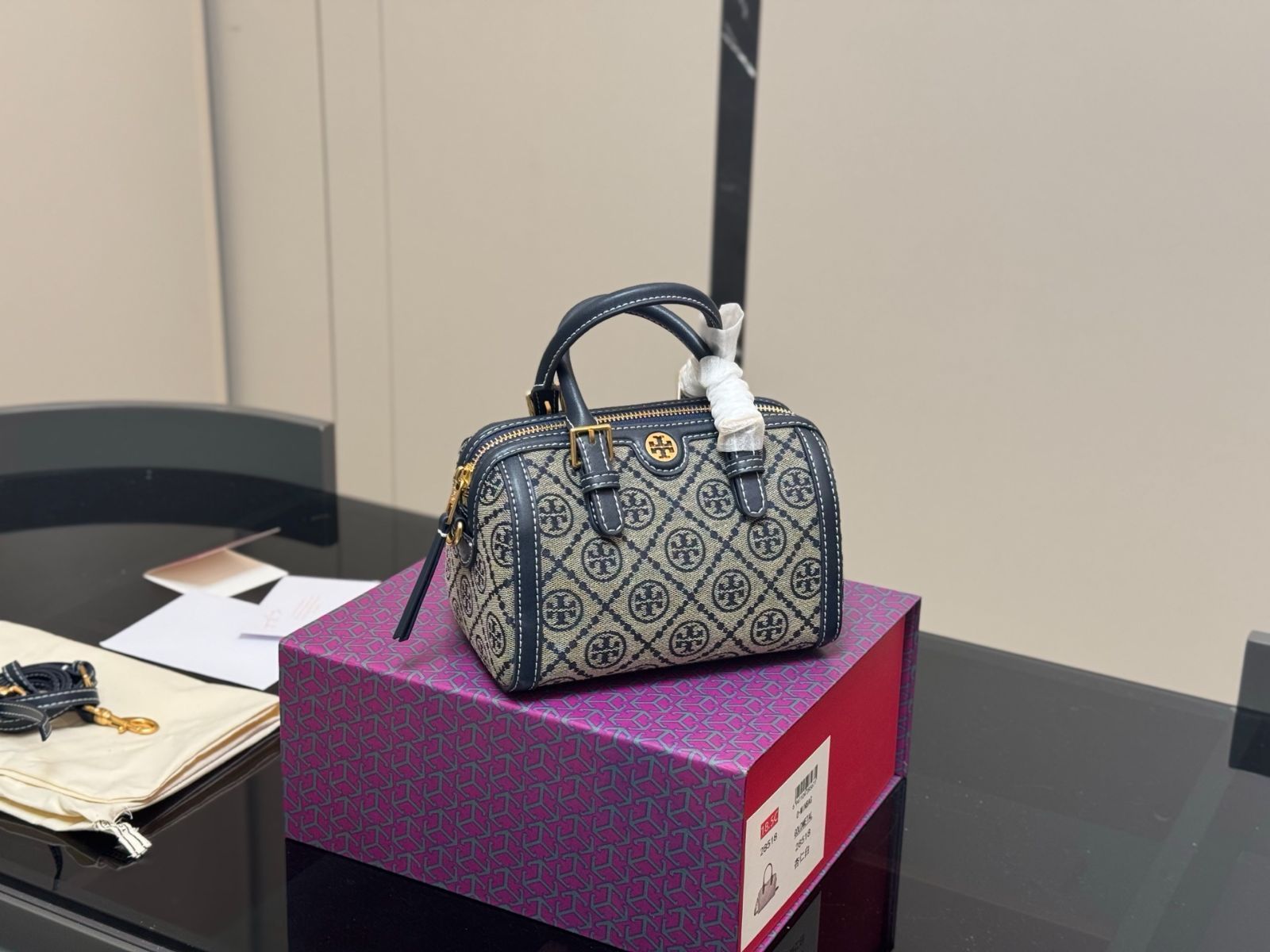 今日 Tory Burch トーリー バーチ ピロー バッグ アクティビティ