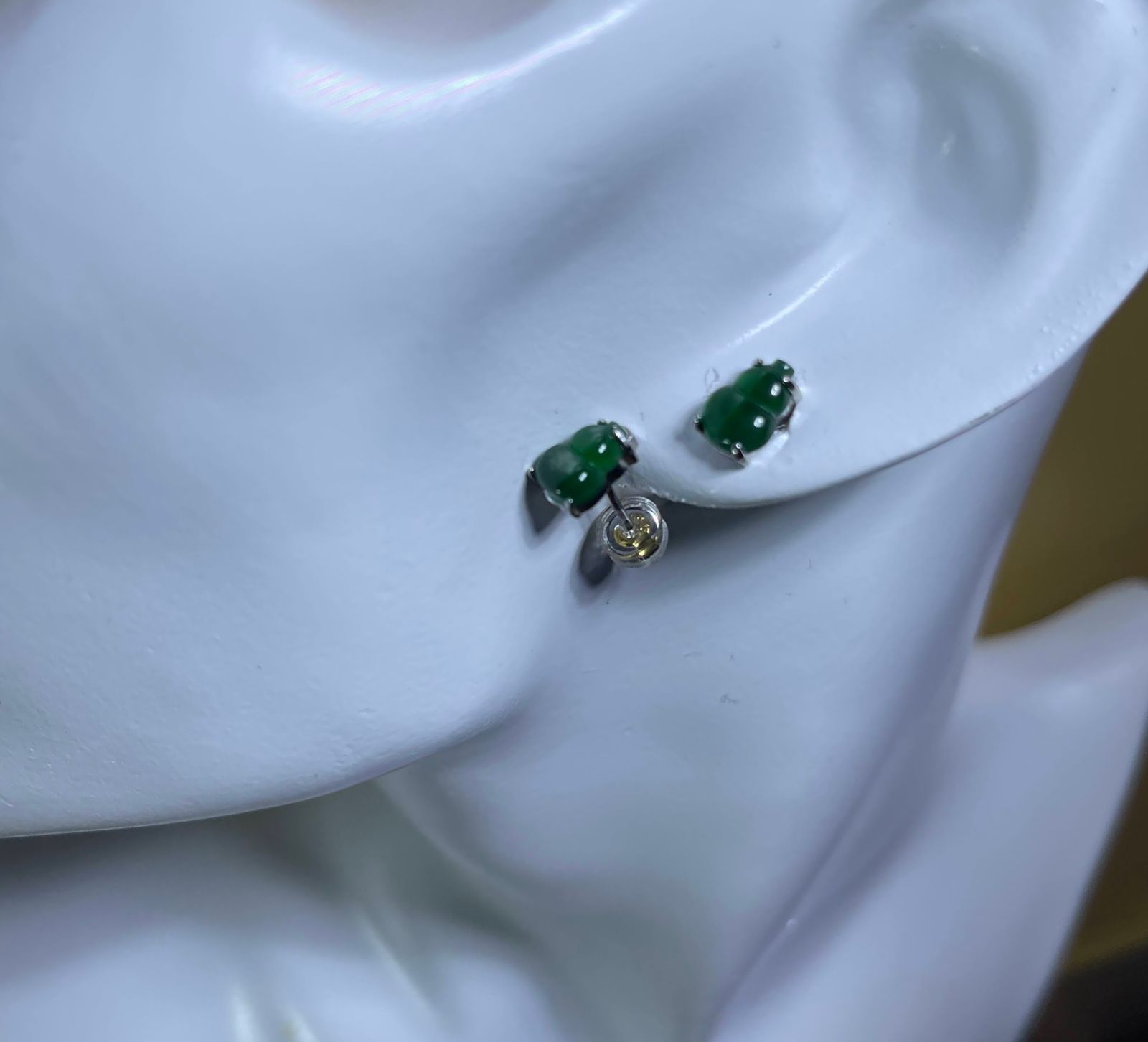 最高級緑色　琅玕翡翠弥勒仏 鑑別書付き　瓢箪ピアス プレゼントに 最高級緑色 琅玕翡翠弥勒仏 鑑別書付き 瓢箪ピアス プレゼントに