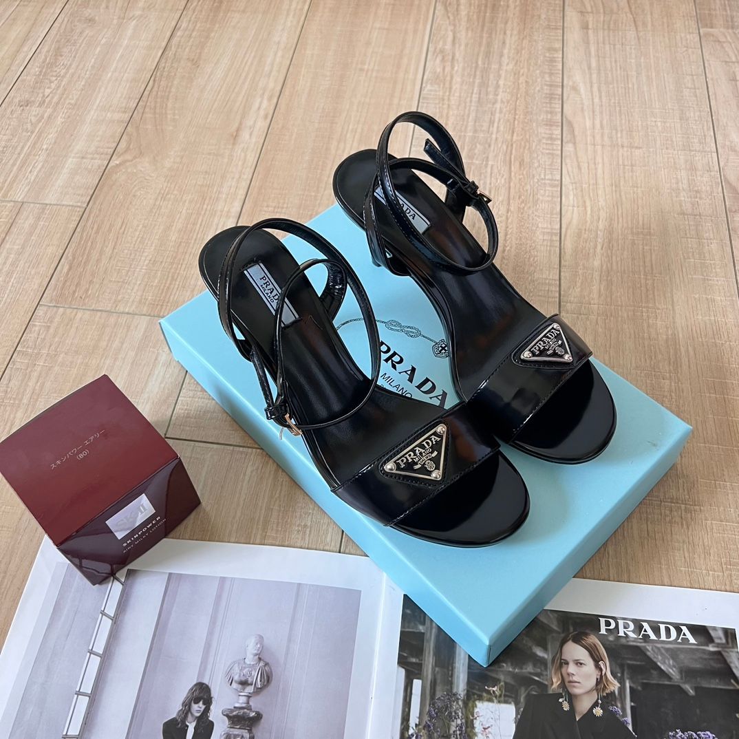 新品未使用 大人気！ プラダ/PRADA モノリスサンダル ブラック - メルカリ