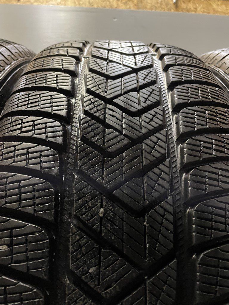 PIRELLI SCORPION WINTER 255/55R20 20インチ スタッドレス 4本 バリ溝 