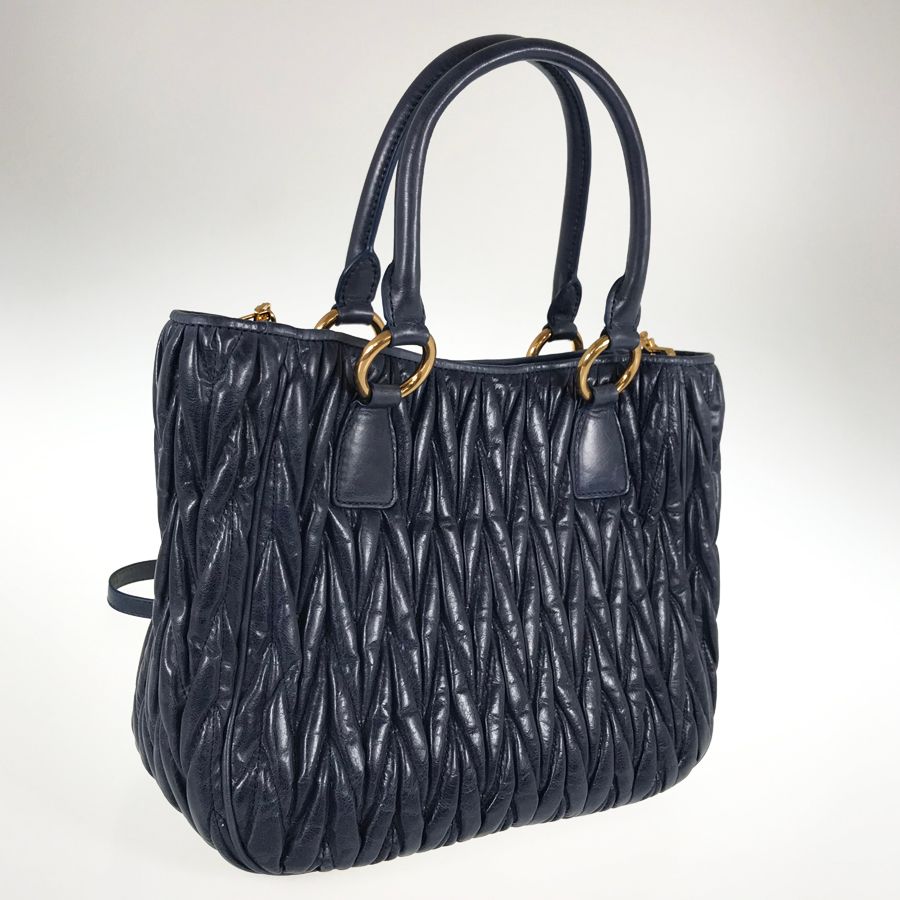 【セール】ミュウミュウ☆キルト シャインレザー トート☆5BG192 ミュウミュウ MIUMIU レザー トートバッグ sh【中古】 - メルカリ