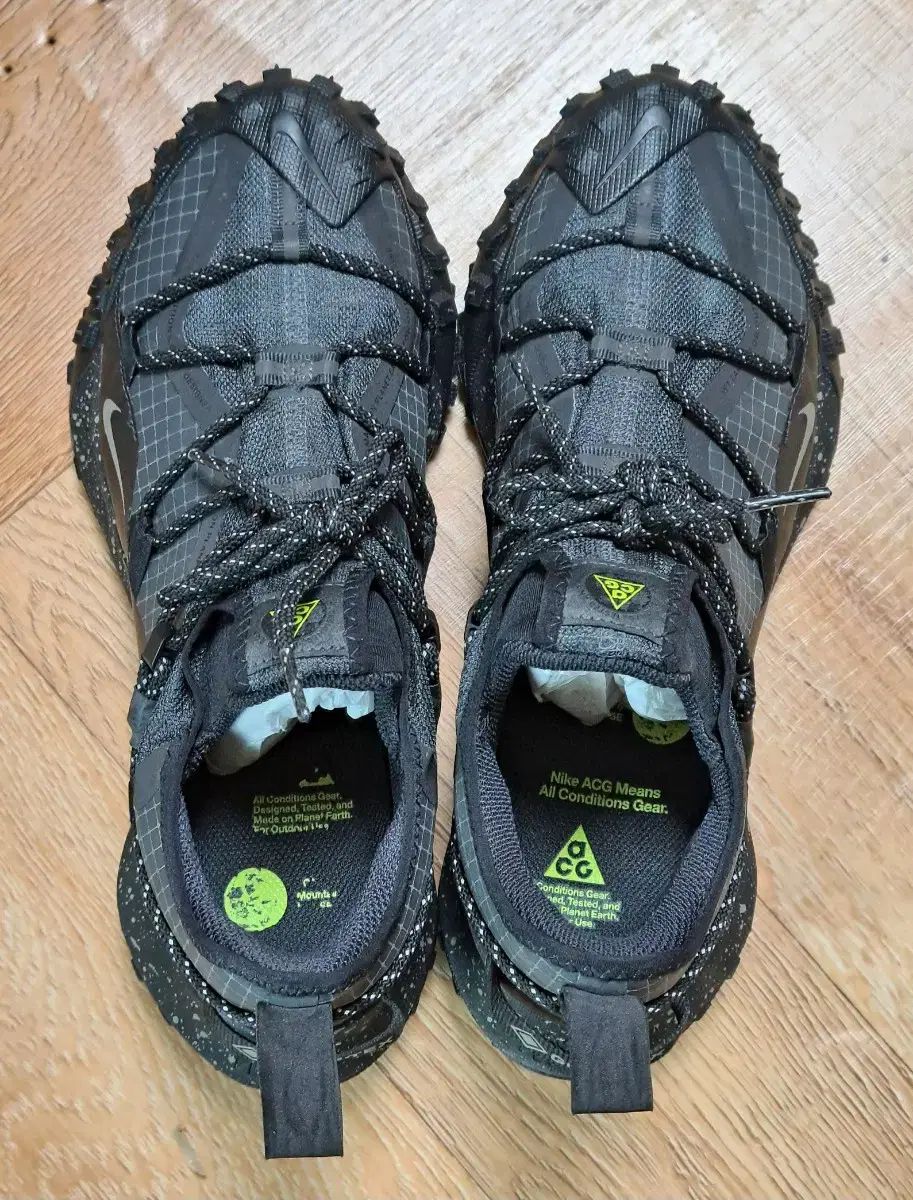 ナイキ 約270 ACG マウンテン フライ ロー ゴアテックス トレッキングシューズ