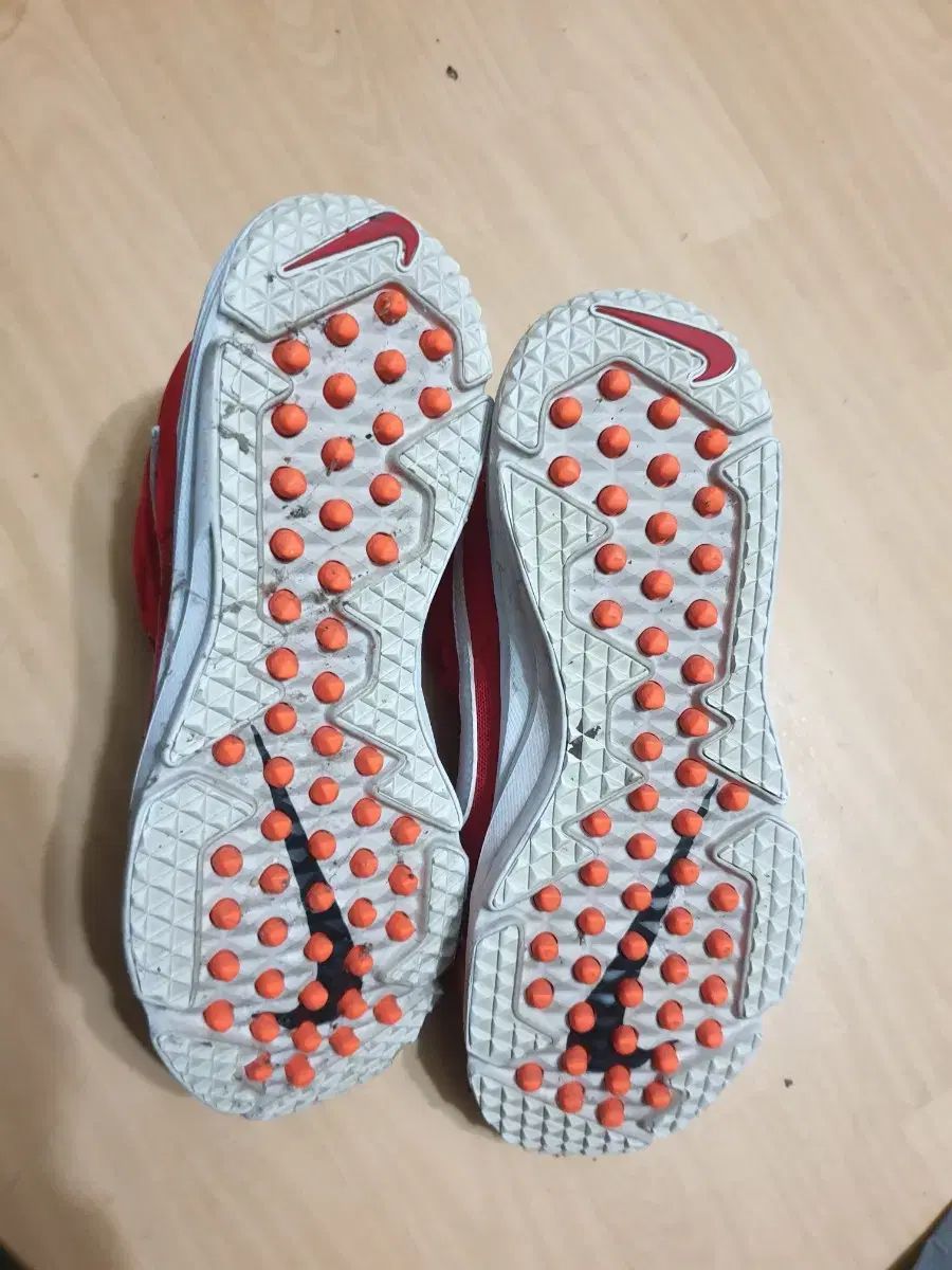 NIKE