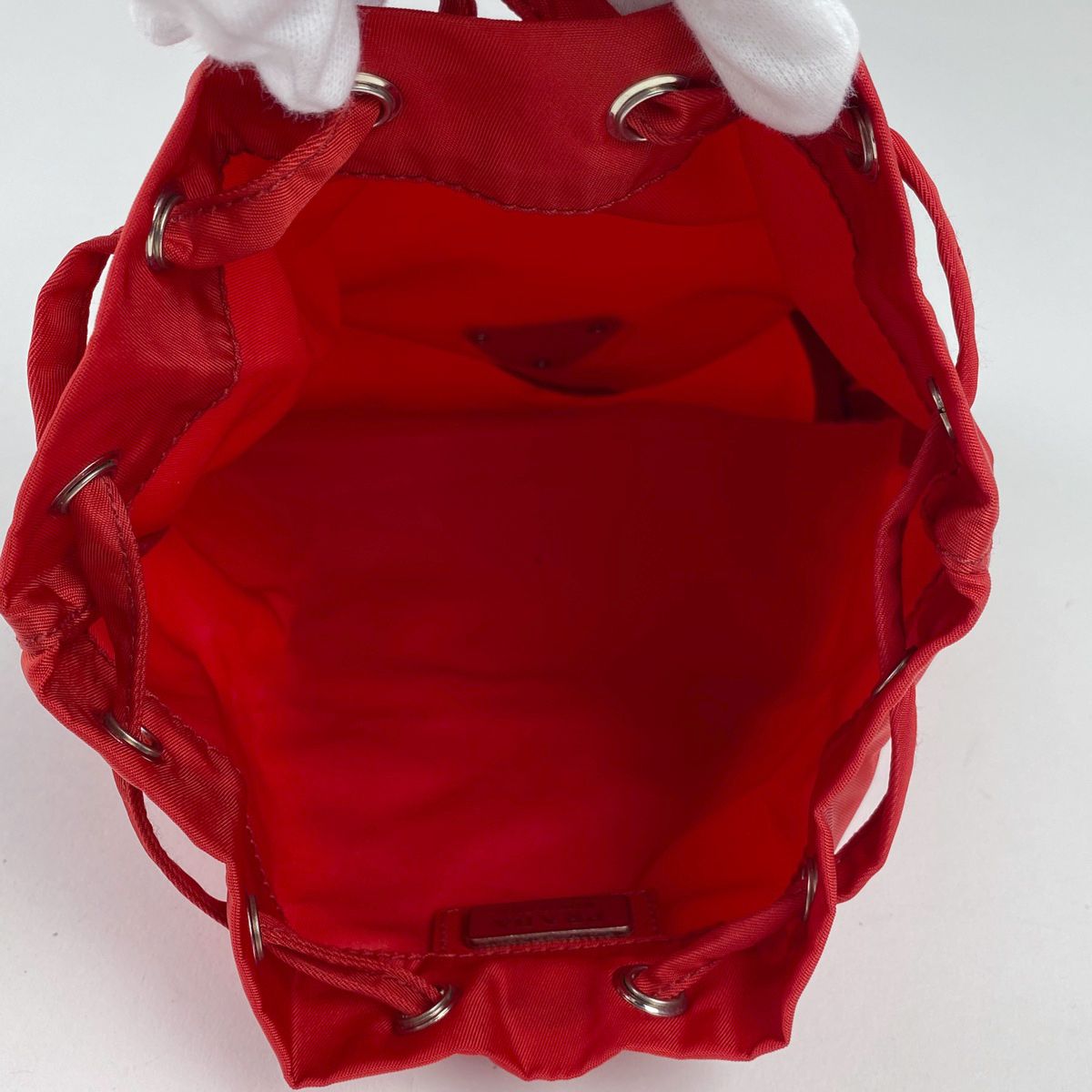 美品　PRADA　巾着　ナイロン　ポーチ　赤　プラダ プラダ PRADA 赤 巾着 ポーチ ナイロン PRADA 巾着ポーチ レッド