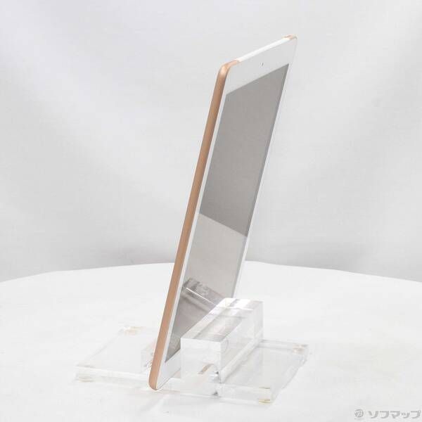 〔 品〕 iPad 第6世代 128GB ゴールド MRM22J A docomoロック解除SIMフリー 349