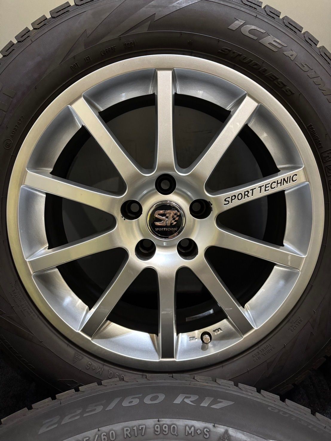 225/60R17 PIRELLI/ICE ASIMMETRICO PLUS 21年製 SPORT TECHNIC 17インチ 7.5J +34 112 5H スタッドレス 4本 (南6-J536)