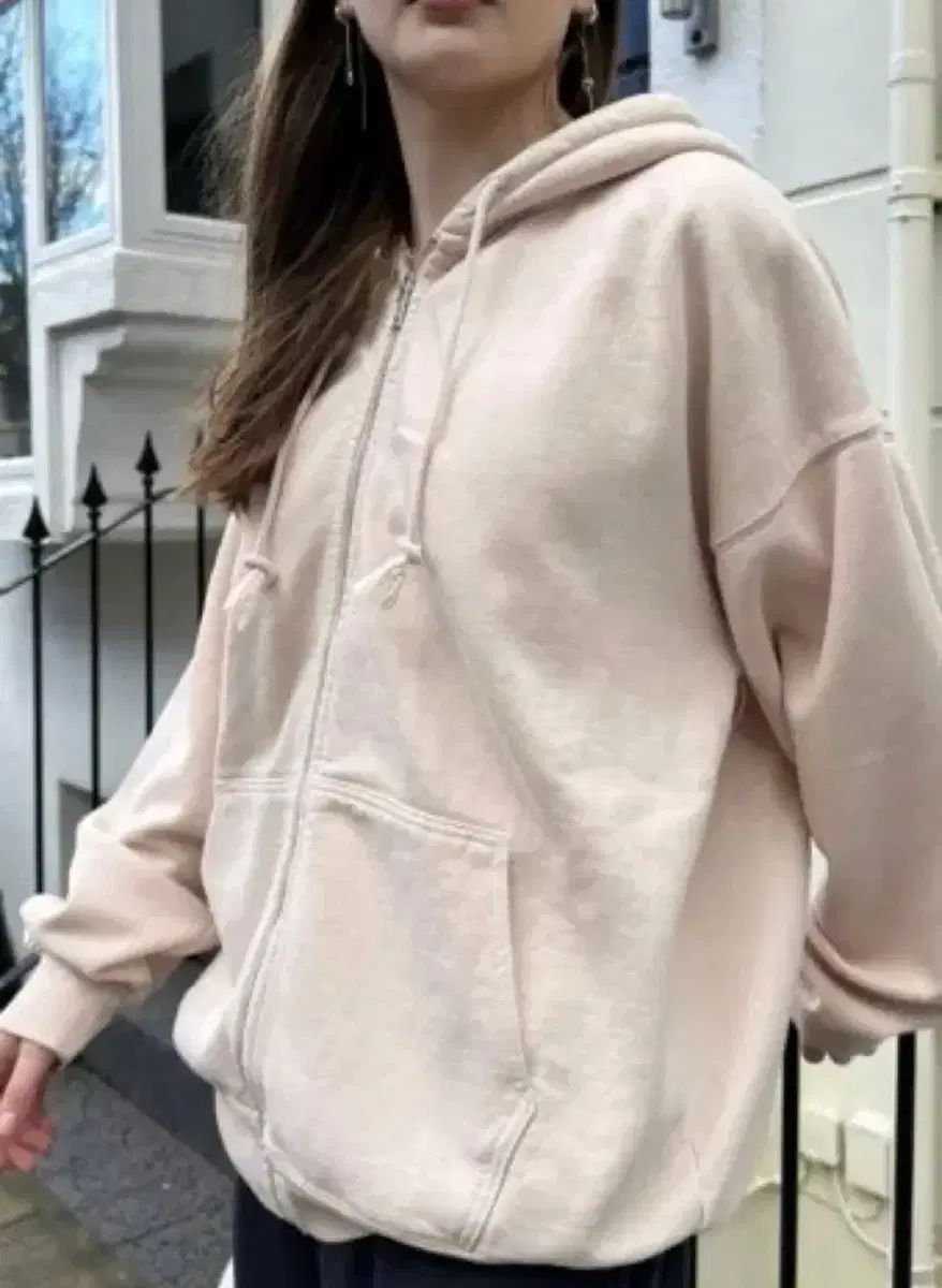 Brandy Melville ブランディー メルビル クリスティ ジップアップパーカー フード付き ライト ピンク