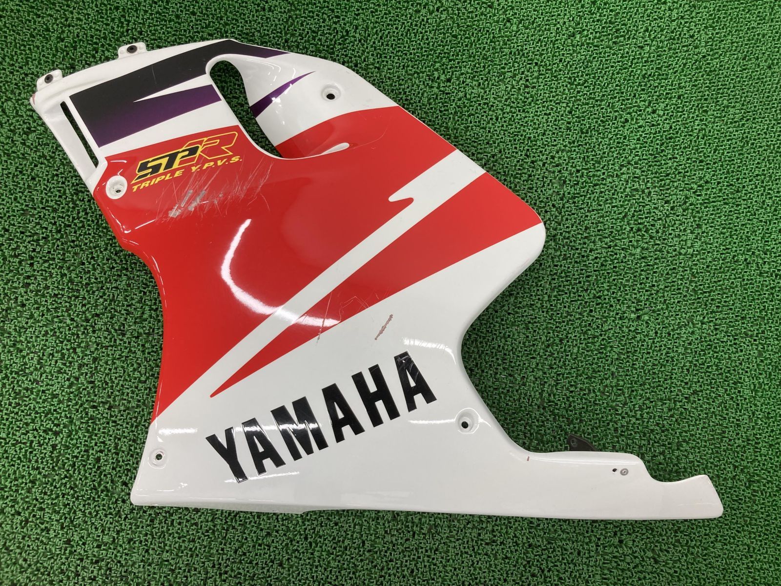 TZR250SPR サイドカウル 右 赤/白 ヤマハ 純正 バイク 部品 3XV ペイント素材に 品薄 希少品 車検 Genuine 【中古】 10 TZR250SPR サイドカウル 右 赤/白 ヤマハ 純正 中古 バイク 部品 3XV