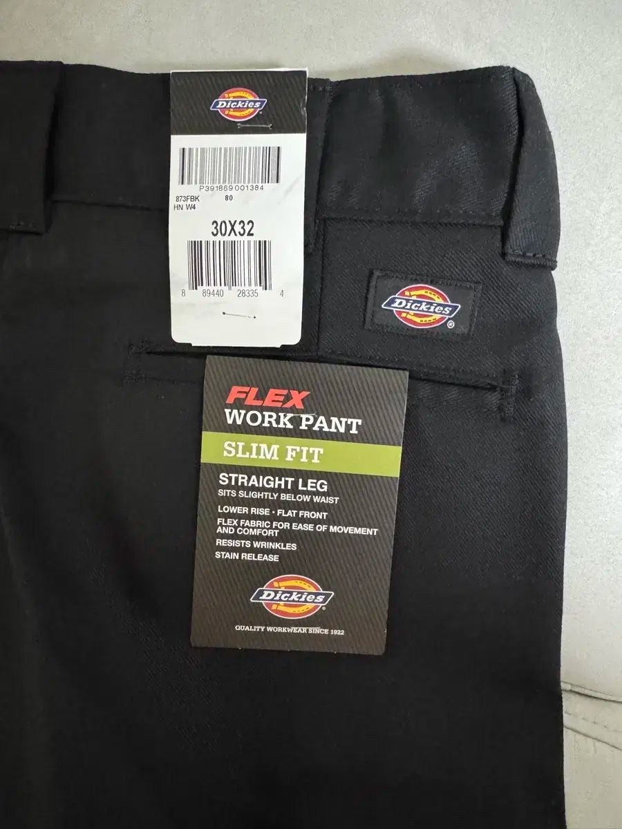 着用 Dickies