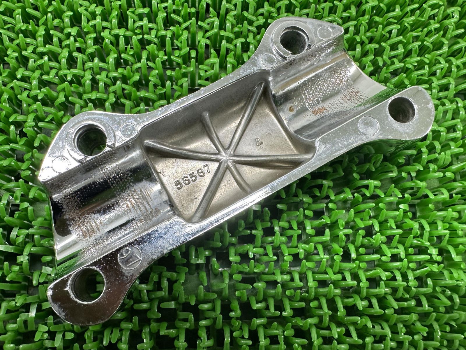 ハンドルポスト 56567 ハーレー 純正 中古 バイク 部品 EVOソフテイル ポストカバー クランプカバー コンディション良好 ダイナ ...