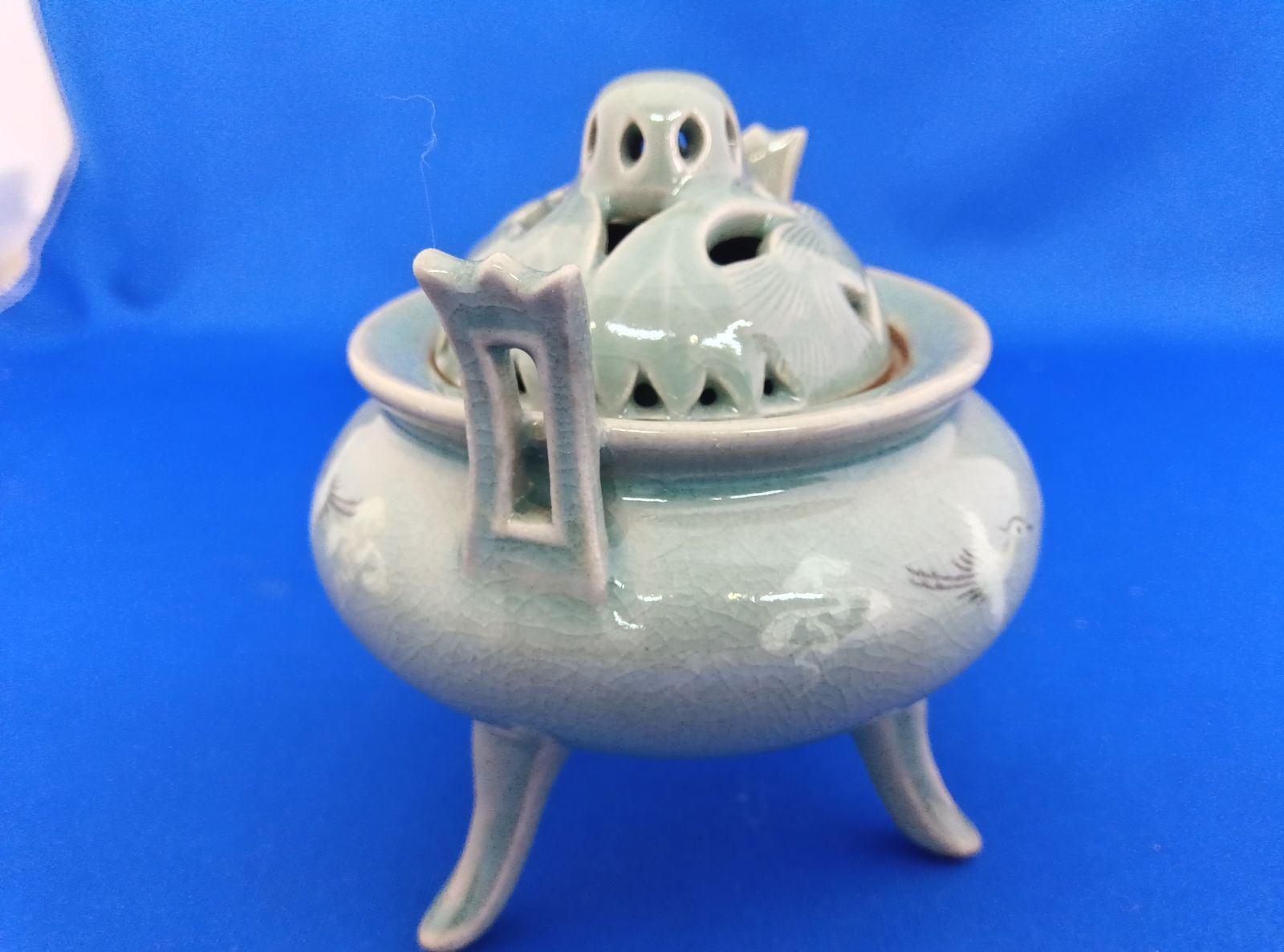 三足香炉 青磁 海剛 三足香炉 青磁 海剛 青磁香炉 柳海剛 韓国陶芸 韓国人間文化財 海