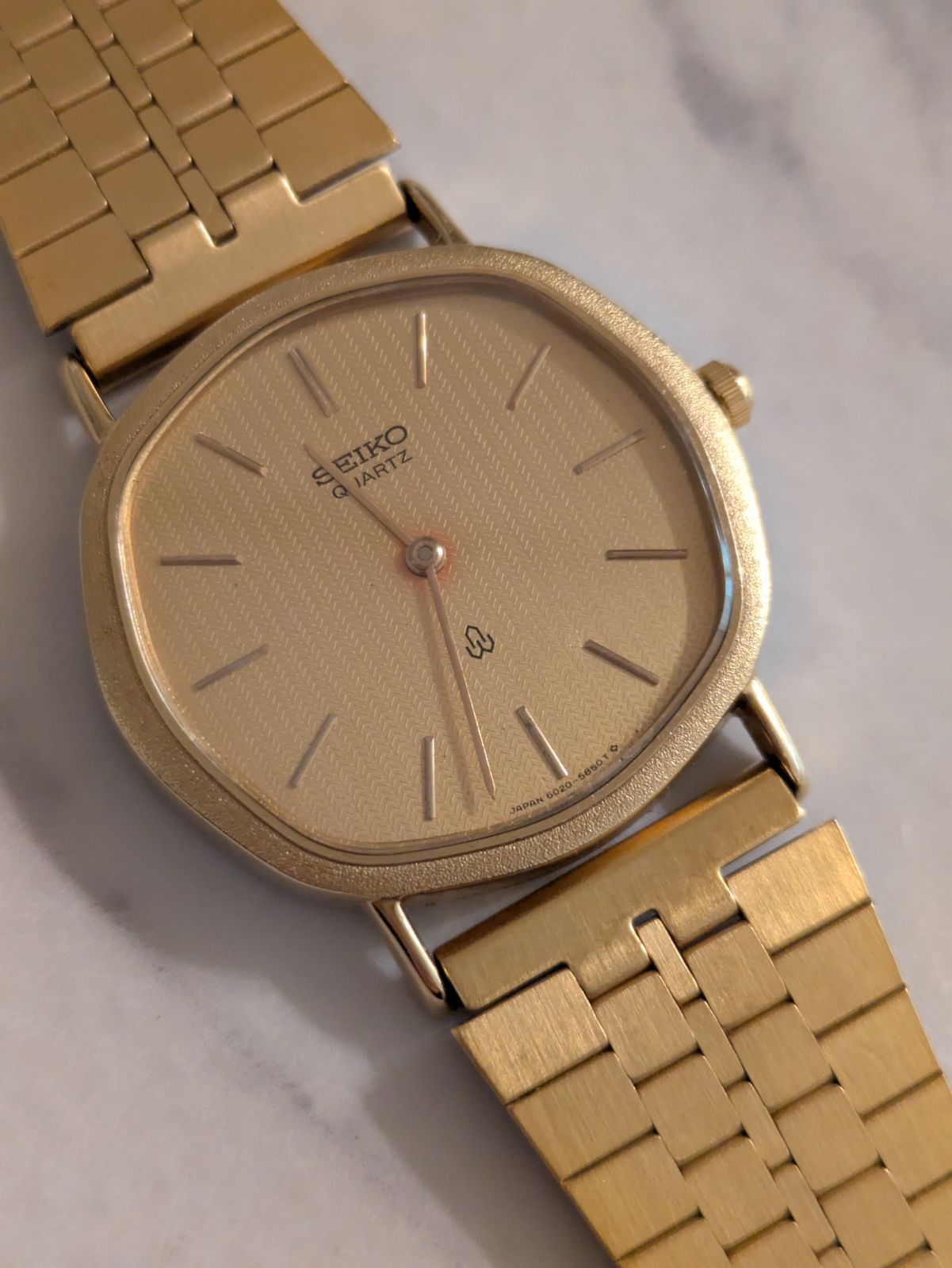 セイコー 14Kクォーツ 6020-5230 稼働品 Yahoo!オークション - SEIKO セイコー6020-5230 ゴールド 文字盤