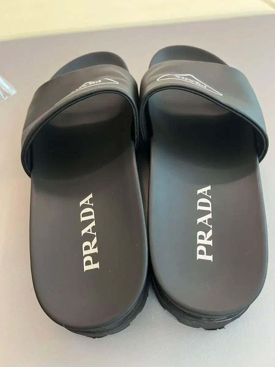 PRADA(プラダ) 三角ロゴ スリッパ (サイズ) 8 ） - メルカリ