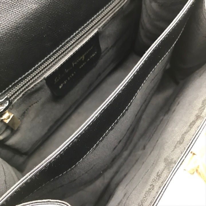 美品 Ferragamo フェラガモ ガンチーニ レザー 2WAY 斜め掛け ハンド ショルダー バッグ ブラック k3616 美品 Ferragamo フェラガモ ガンチーニ レザー 2WAY 斜め掛け ハンド