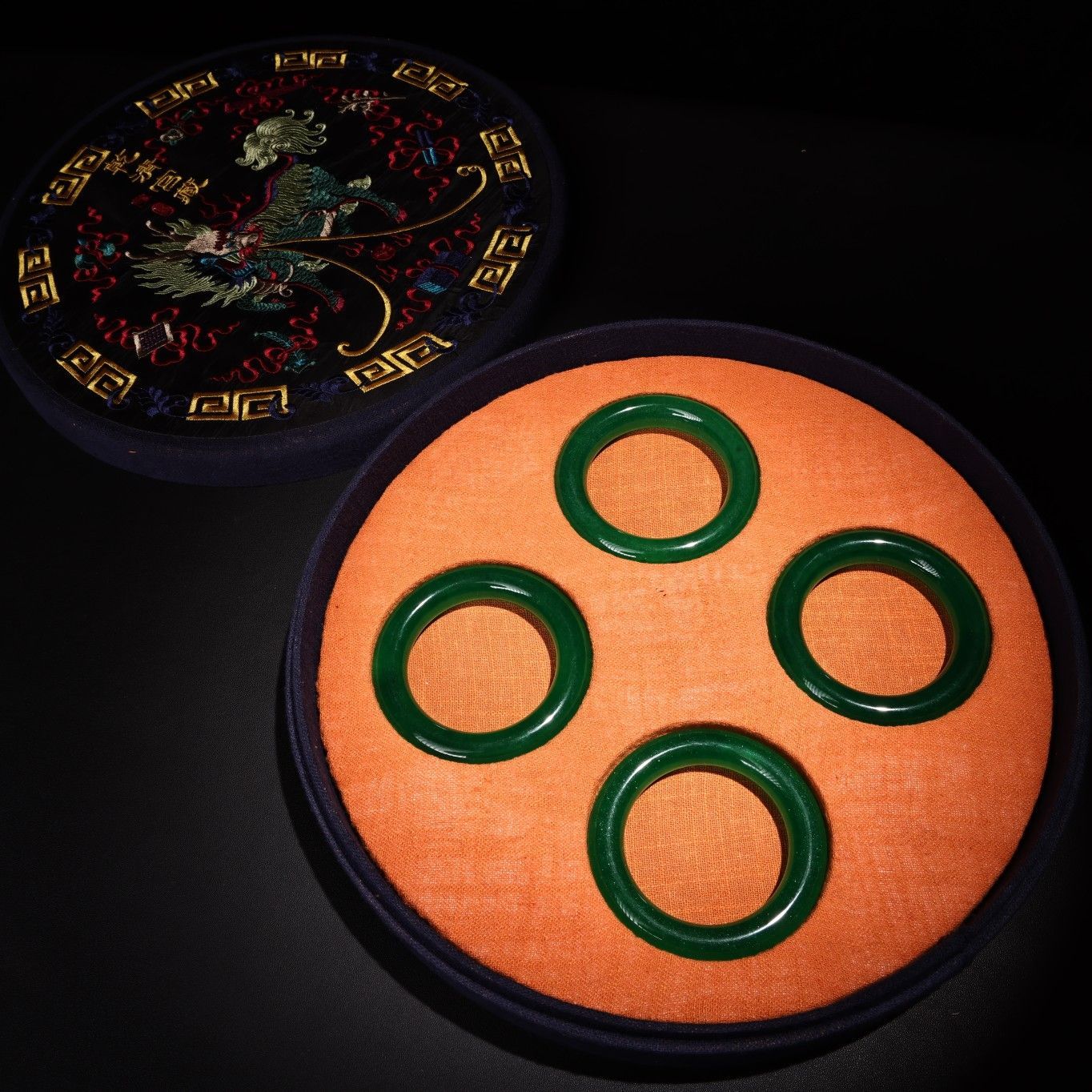 旧家蔵出し 翡翠細密彫 氷種 帝王緑 腕輪 細工 置物擺件 古美術品 古董品 旧家蔵出 蔵友館蔵品 稀少