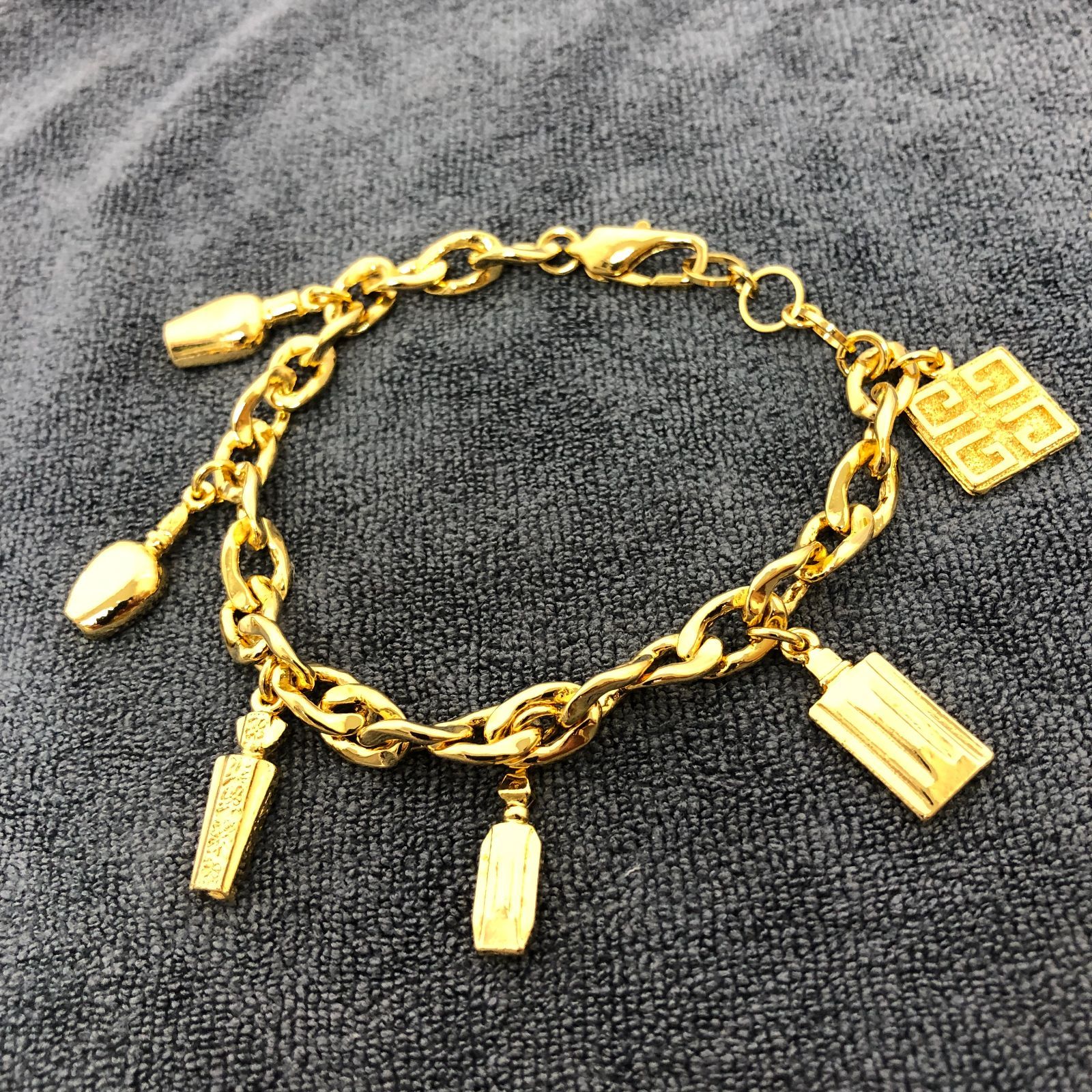 特別価格！GIVENCHY ゴールドトーン スライダーブレスレット GIVENCHY - GIVENCHY ジバンシィ ゴールド ブレスレットの通販