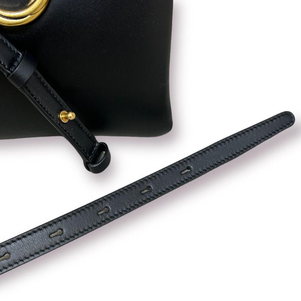 新品 Ferragamo ガンチーニ TRAPEZIO レザー ショルダーバッグ