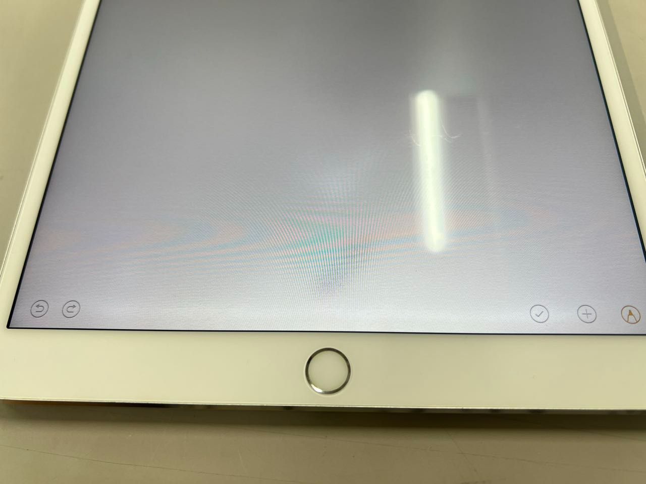 「ジャンク品」Apple iPad Pro 10.5インチ MPF02J/A Wi-Fiモデル 256GB シルバー【管理番号：XS0919843】