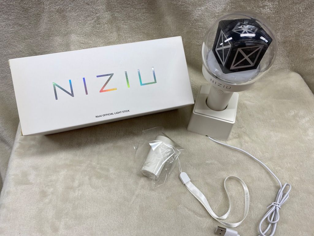 NiziUライトスティック　ケースセット売り NiziU ペンライト NiziU LIGHT STICK CASE ライトスティック