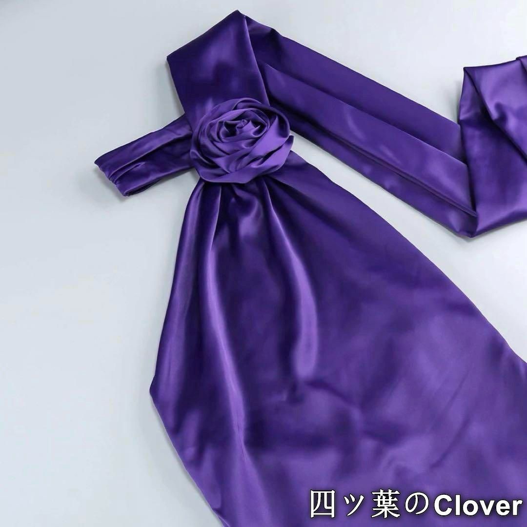 美品・未使用新品】首元のお花のデザインがオシャレな