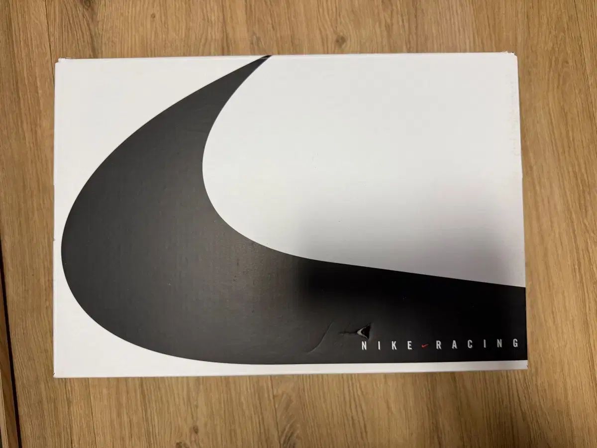 NIKE